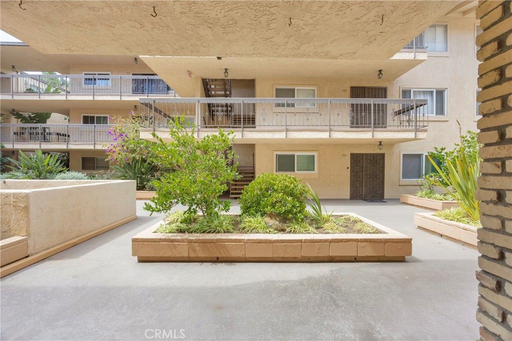 Image 39 of property listing at 6151 Canterbury Drive 105, Culver City, CA 90230