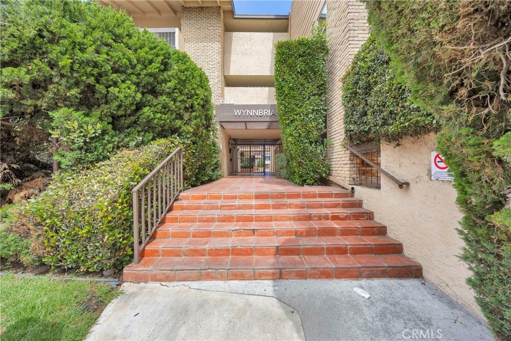 Image 40 of property listing at 6151 Canterbury Drive 105, Culver City, CA 90230
