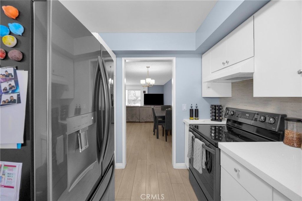 Image 5 of property listing at 6151 Canterbury Drive 105, Culver City, CA 90230