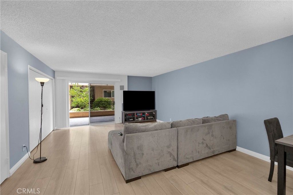 Image 6 of property listing at 6151 Canterbury Drive 105, Culver City, CA 90230