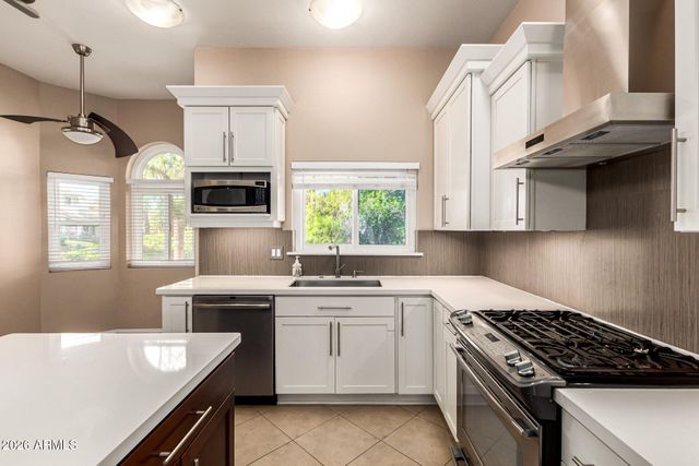 522 S MARINA Drive, Gilbert, AZ 85233