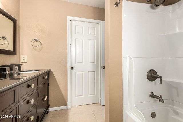 522 S MARINA Drive, Gilbert, AZ 85233