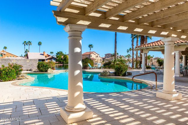 522 S MARINA Drive, Gilbert, AZ 85233