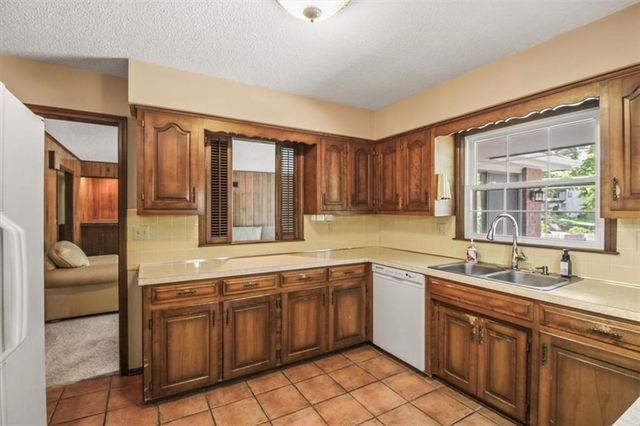 3522 S Delaware Avenue, Independence, MO 64055
