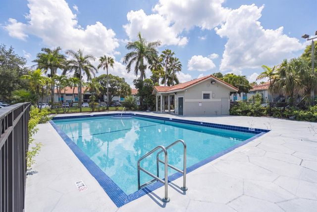 1581 Windorah Way B, West Palm Beach, FL 33411