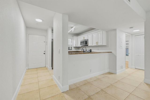 1581 Windorah Way B, West Palm Beach, FL 33411