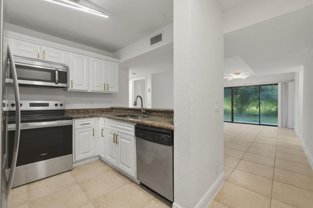 1581 Windorah Way B, West Palm Beach, FL 33411