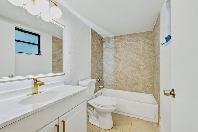 1581 Windorah Way B, West Palm Beach, FL 33411