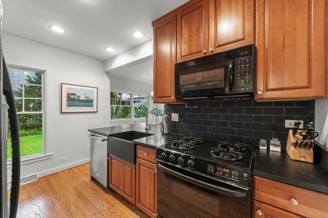 873 Hillside Avenue, Glen Ellyn, IL 60137