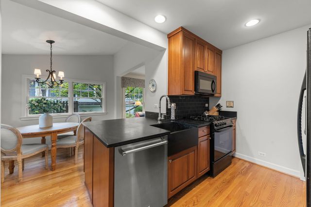 873 Hillside Avenue, Glen Ellyn, IL 60137