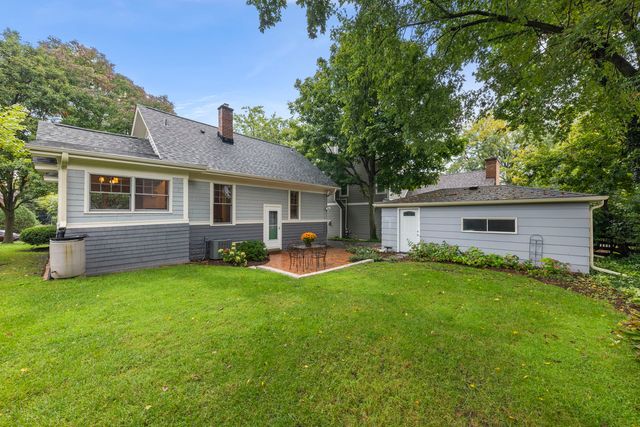 873 Hillside Avenue, Glen Ellyn, IL 60137