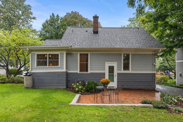 873 Hillside Avenue, Glen Ellyn, IL 60137