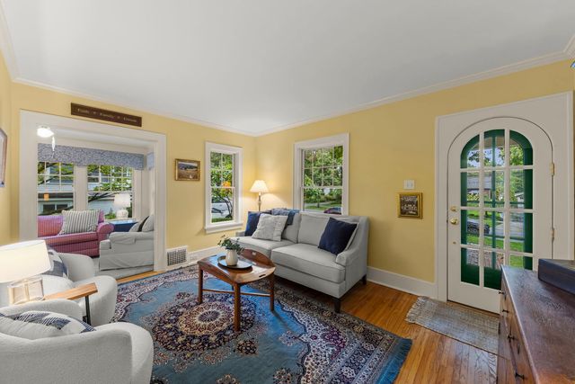 873 Hillside Avenue, Glen Ellyn, IL 60137