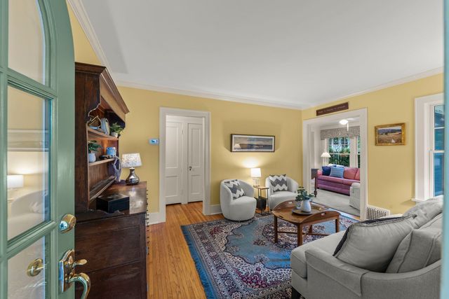 873 Hillside Avenue, Glen Ellyn, IL 60137