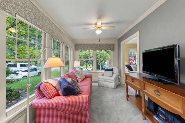 873 Hillside Avenue, Glen Ellyn, IL 60137