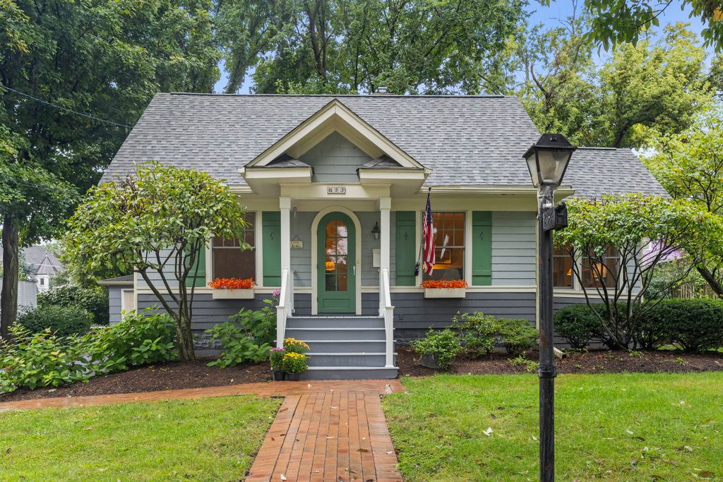 873 Hillside Avenue, Glen Ellyn, IL 60137