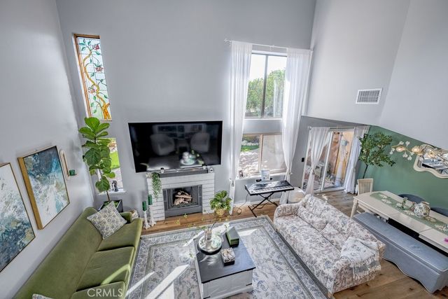 25892 Estaban, Valencia, CA 91355
