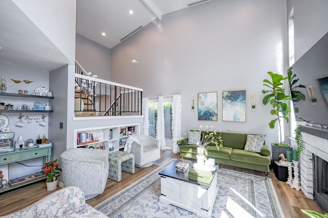 25892 Estaban, Valencia, CA 91355