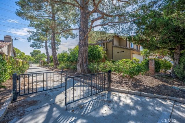 25892 Estaban, Valencia, CA 91355