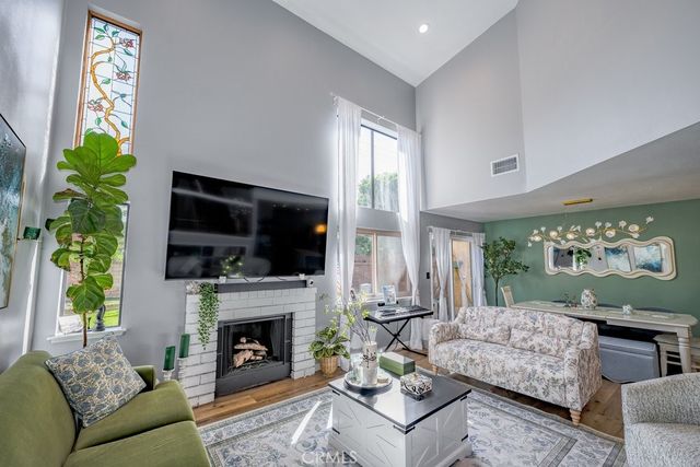 25892 Estaban, Valencia, CA 91355