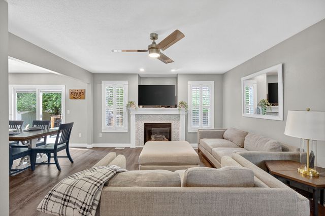 4808 Dewey Place, Johnston, IA 50131