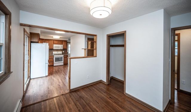 214 Poplar Street E, South Saint Paul, MN 55075