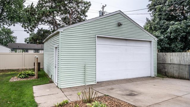 214 Poplar Street E, South Saint Paul, MN 55075
