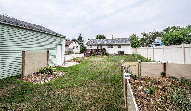 214 Poplar Street E, South Saint Paul, MN 55075