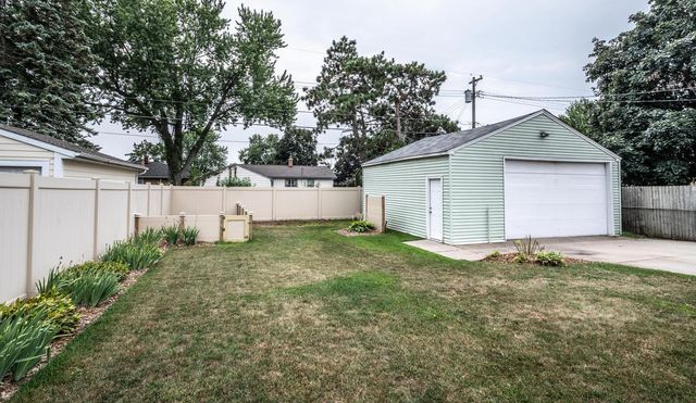 214 Poplar Street E, South Saint Paul, MN 55075