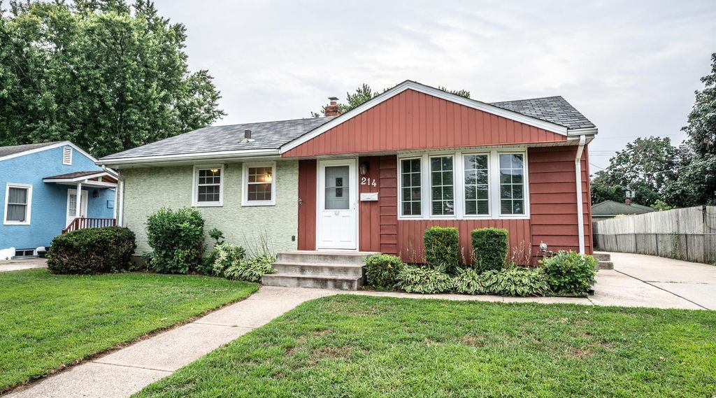 214 Poplar Street E, South Saint Paul, MN 55075