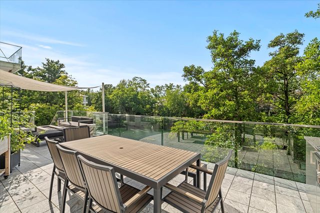 920 St Stephens Green, Oak Brook, IL 60523