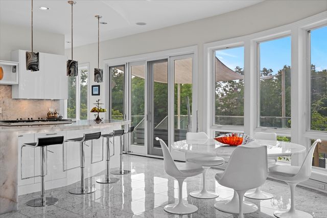 920 St Stephens Green, Oak Brook, IL 60523