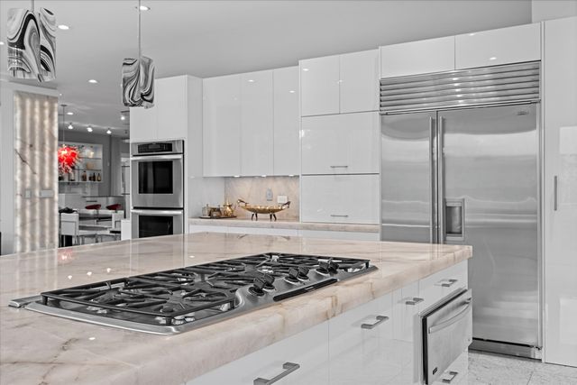 920 St Stephens Green, Oak Brook, IL 60523