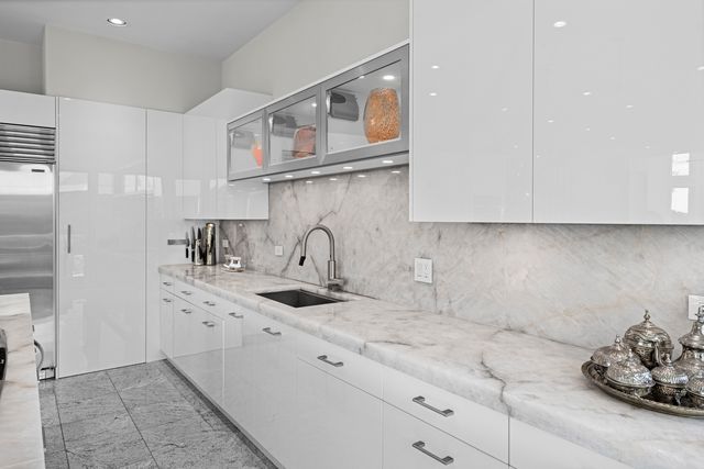 920 St Stephens Green, Oak Brook, IL 60523