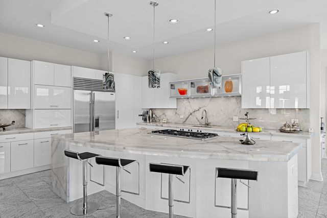 920 St Stephens Green, Oak Brook, IL 60523