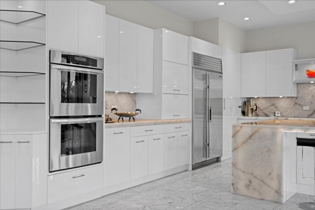 920 St Stephens Green, Oak Brook, IL 60523