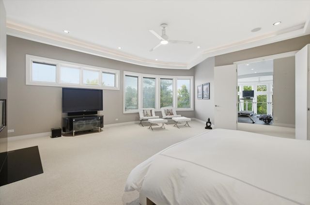 920 St Stephens Green, Oak Brook, IL 60523