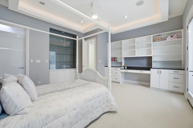 920 St Stephens Green, Oak Brook, IL 60523