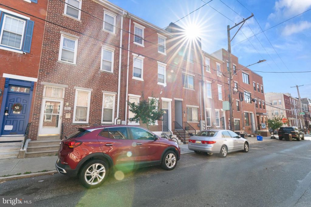 1132 MOUNT VERNON ST, PHILADELPHIA, PA 19123 — photo 2