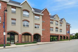 245 Burlington Avenue 201, Clarendon Hills, IL 60514