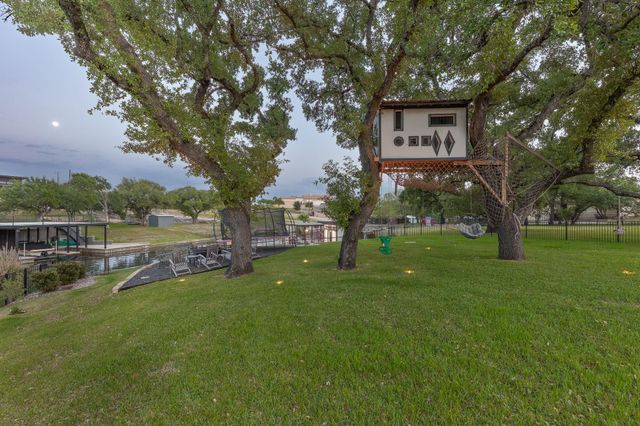 909 Belaire DR, Granite Shoals, TX 78654