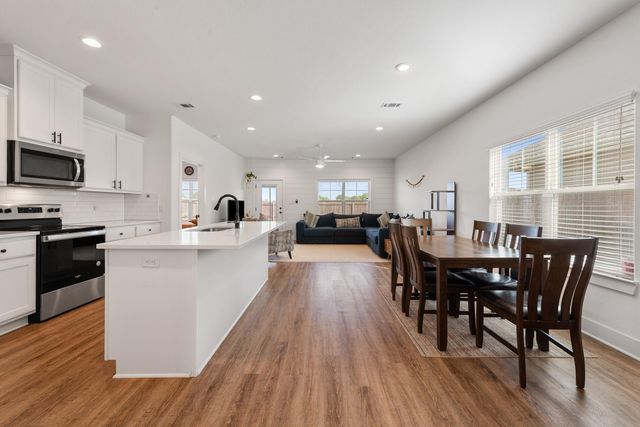 1619 Buena Vista, College Station, TX 77845