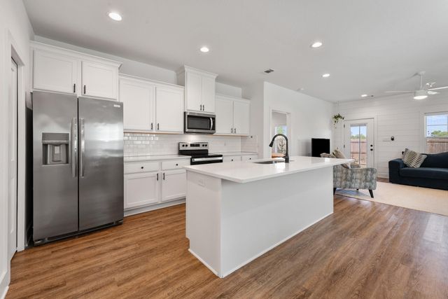 1619 Buena Vista, College Station, TX 77845