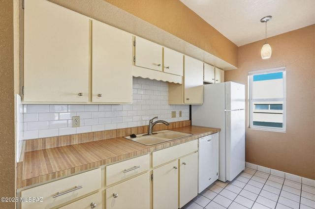 2834 S Calle Mancha, Green Valley, AZ 85622