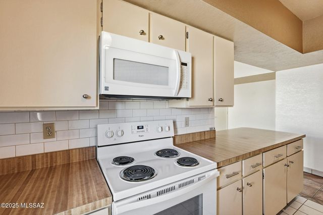 2834 S Calle Mancha, Green Valley, AZ 85622