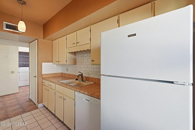 2834 S Calle Mancha, Green Valley, AZ 85622