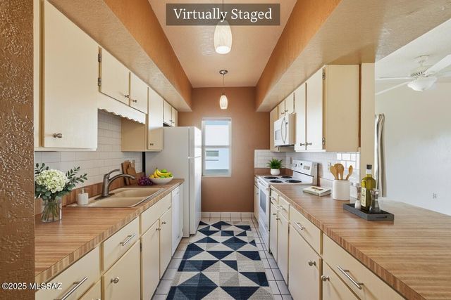 2834 S Calle Mancha, Green Valley, AZ 85622