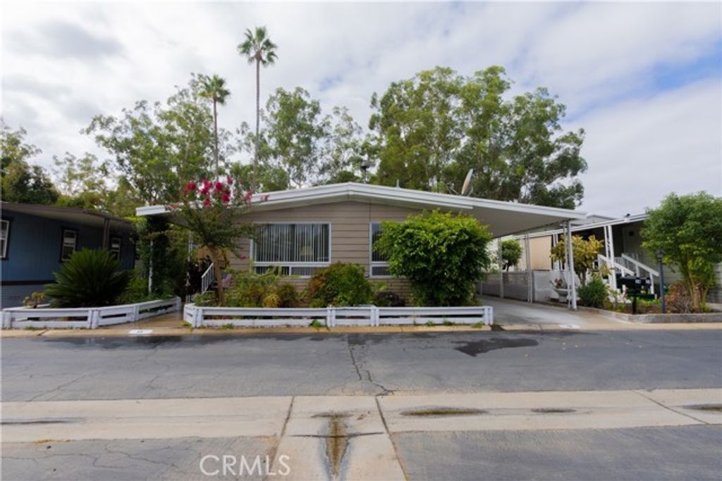 24921 Muirlands 13, Lake Forest (el Toro), CA 92630