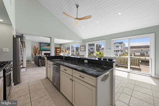 27 DIANE RD, Manahawkin, NJ 08050