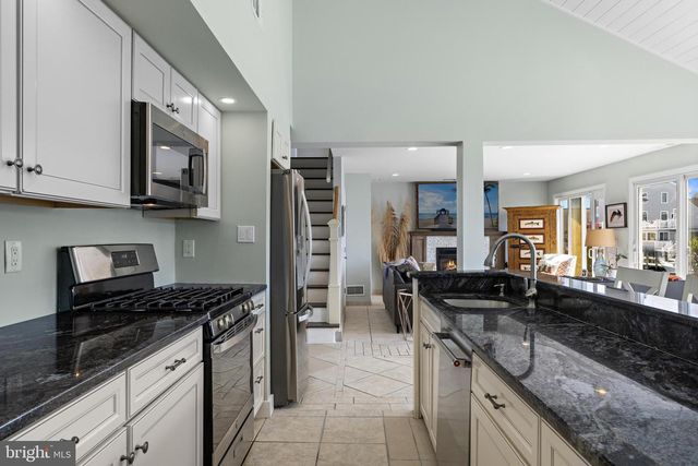 27 DIANE RD, Manahawkin, NJ 08050